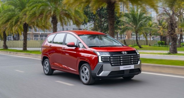 Loạt MPV cỡ nhỏ chạy xăng giảm giá sâu để giữ khách trước sức ép từ xe điện